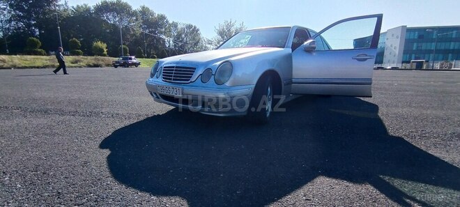 Mercedes E 270 2001, 378,000 km - 2.7 l - Qəbələ