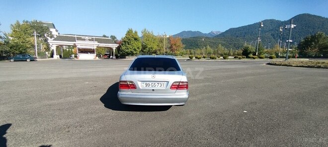 Mercedes E 270 2001, 378,000 km - 2.7 l - Qəbələ