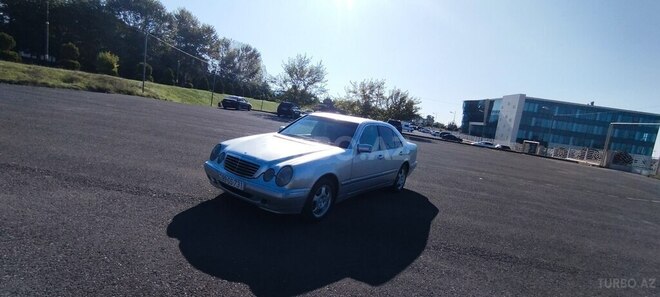 Mercedes E 270 2001, 378,000 km - 2.7 l - Qəbələ