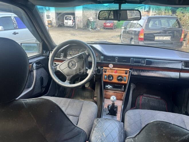 Mercedes E 220 1993, 458,315 km - 2.2 l - Bakı
