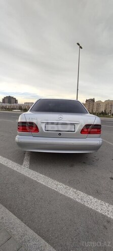 Mercedes E 240 2000, 318,000 km - 2.4 l - Bakı