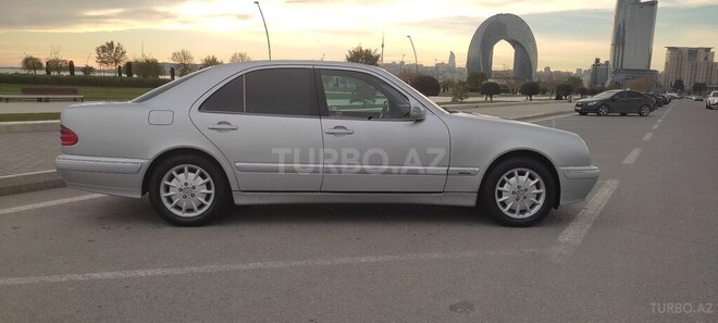 Mercedes E 240 2000, 318,000 km - 2.4 l - Bakı