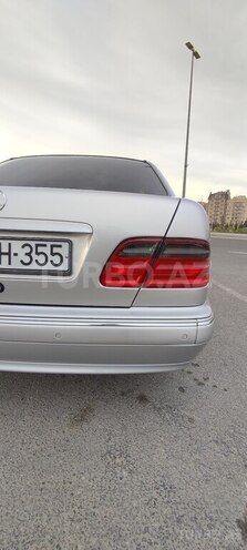 Mercedes E 240 2000, 318,000 km - 2.4 l - Bakı