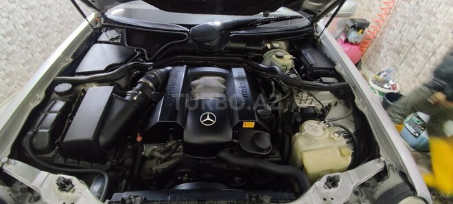 Mercedes E 240 2000, 318,000 km - 2.4 l - Bakı
