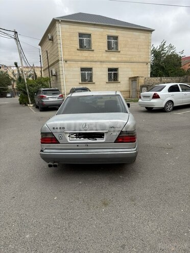 Mercedes E 220 1995, 412,000 km - 2.2 l - Bakı