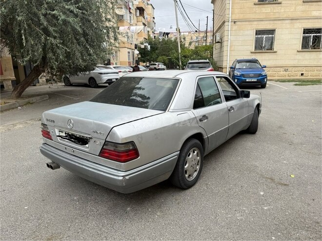 Mercedes E 220 1995, 412,000 km - 2.2 l - Bakı