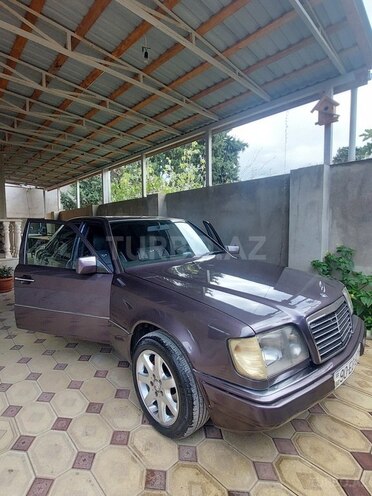 Mercedes 220 E 1995, 585,000 km - 2.2 l - Sumqayıt