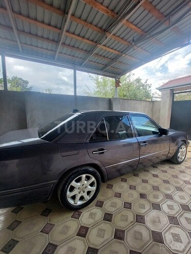Mercedes 220 E 1995, 585,000 km - 2.2 l - Sumqayıt