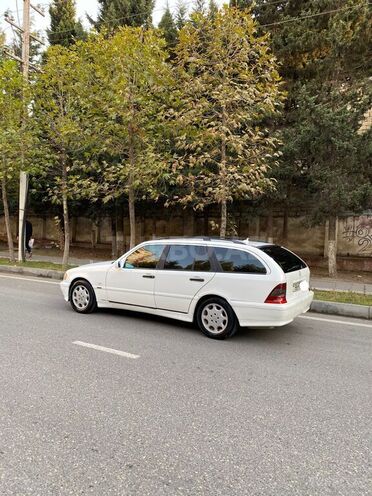 Mercedes C 220 2000, 345,678 km - 2.2 л - İmişli