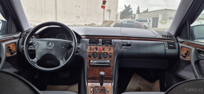 Mercedes E 200 1999, 290,000 km - 2.0 л - Bakı