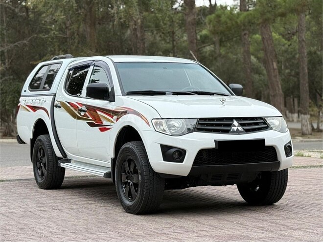 Mitsubishi L200 2015, 163,240 km - 2.5 l - Bakı