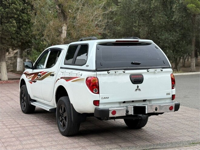 Mitsubishi L200 2015, 163,240 km - 2.5 l - Bakı