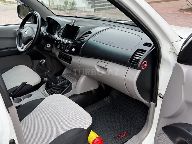 Mitsubishi L200 2015, 163,240 km - 2.5 l - Bakı