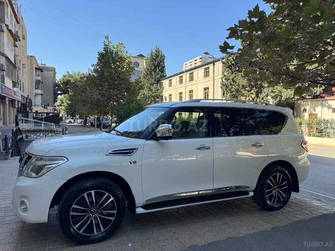 Nissan Patrol 2013, 180,000 km - 5.6 l - Bakı