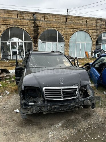 Mercedes C 220 1999, 100,000 km - 2.2 л - Gəncə