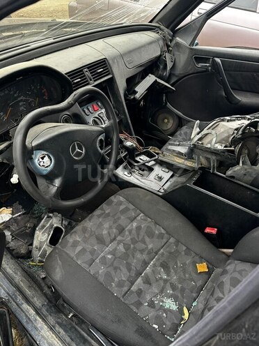 Mercedes C 220 1999, 100,000 km - 2.2 л - Gəncə