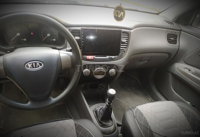Kia Rio-5