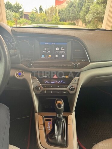 Hyundai Elantra 2018, 194,731 km - 1.4 l - Bakı