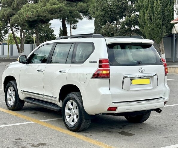 Toyota Land Cruiser Prado 2010, 166,000 km - 2.7 л - Biləsuvar