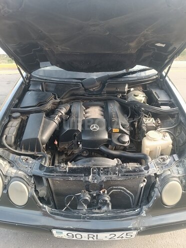 Mercedes E 280 2001, 306,800 km - 2.8 l - Bakı