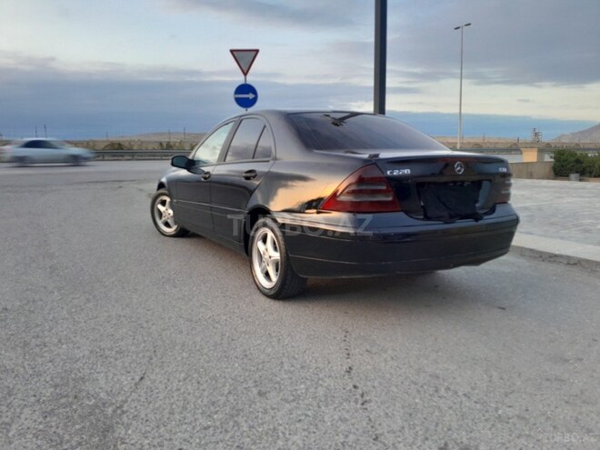 Mercedes C 220 2000, 325,000 km - 2.1 l - Bakı