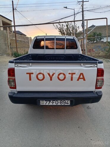 Toyota Hilux-2