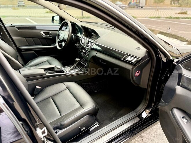 Mercedes E 220-12