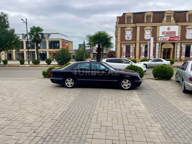 Mercedes E 320 2001, 284,500 km - 3.2 l - Masallı