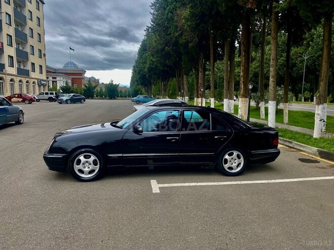 Mercedes E 320 2001, 284,500 km - 3.2 l - Masallı