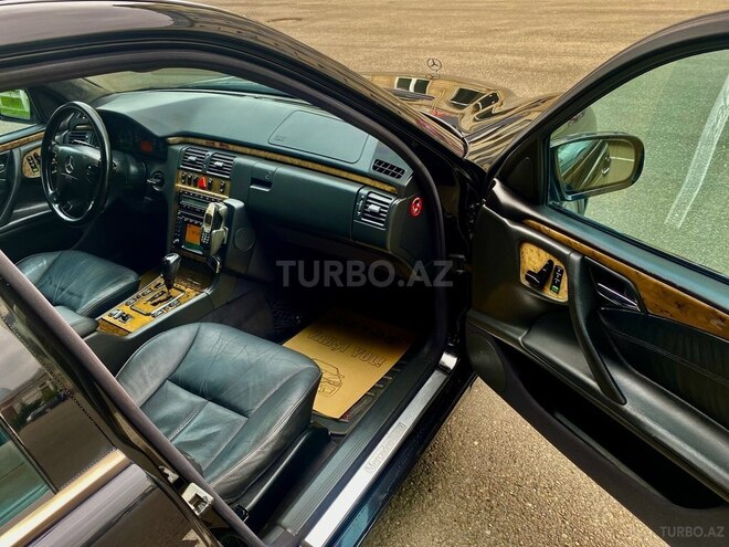 Mercedes E 320 2001, 284,500 km - 3.2 l - Masallı