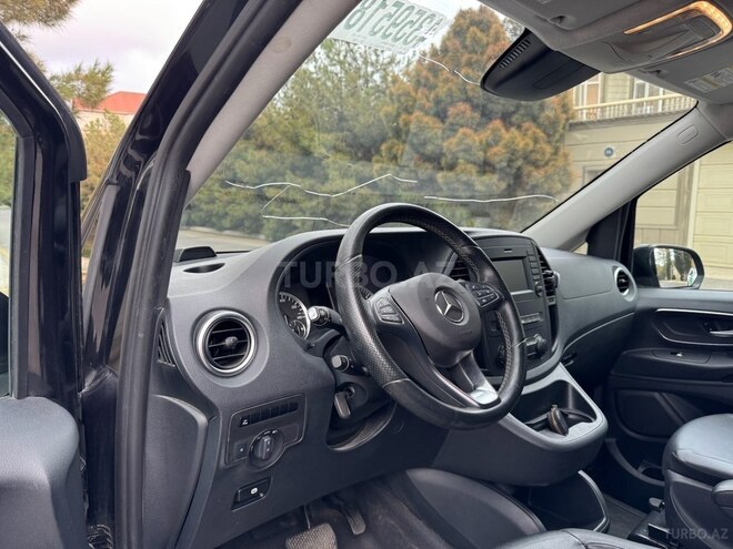 Mercedes Metris-13