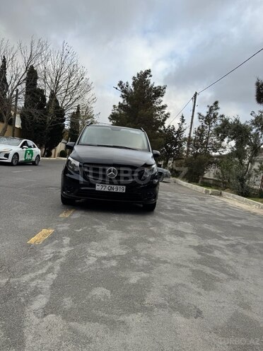 Mercedes Metris-10