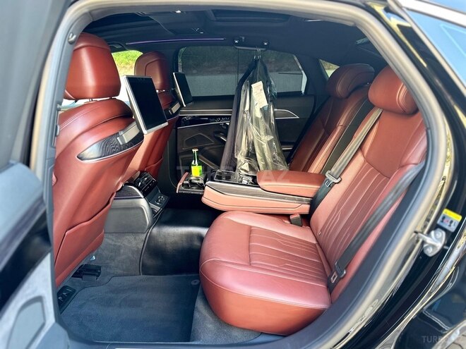 Audi A8-6