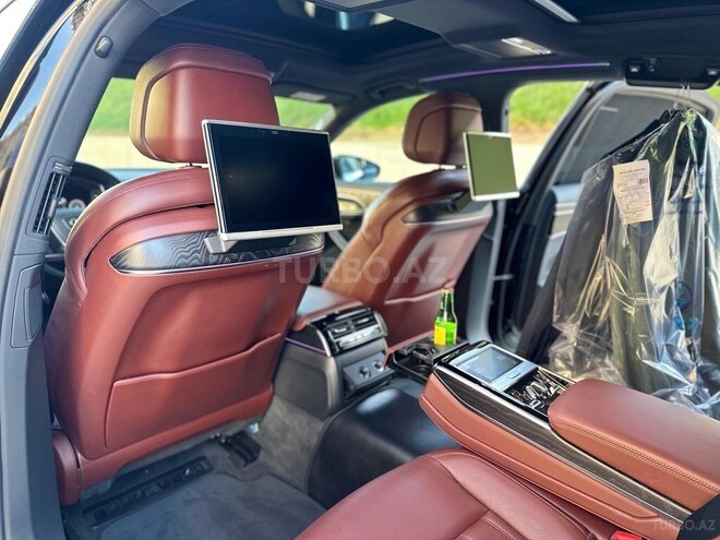 Audi A8-11
