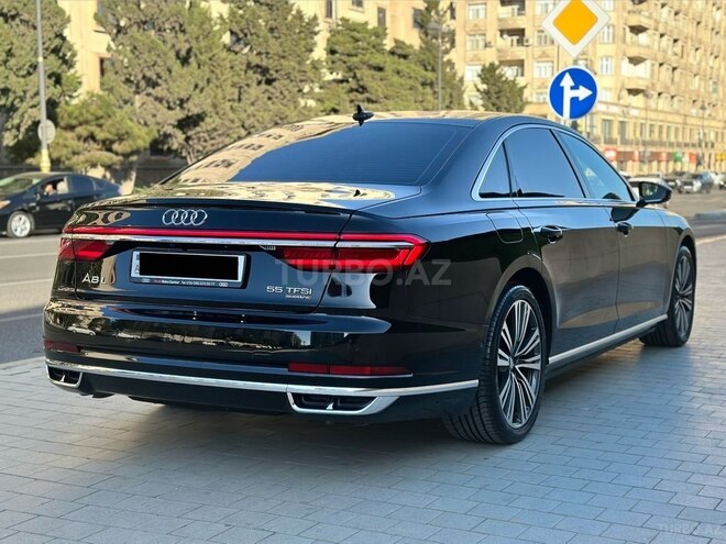 Audi A8-15