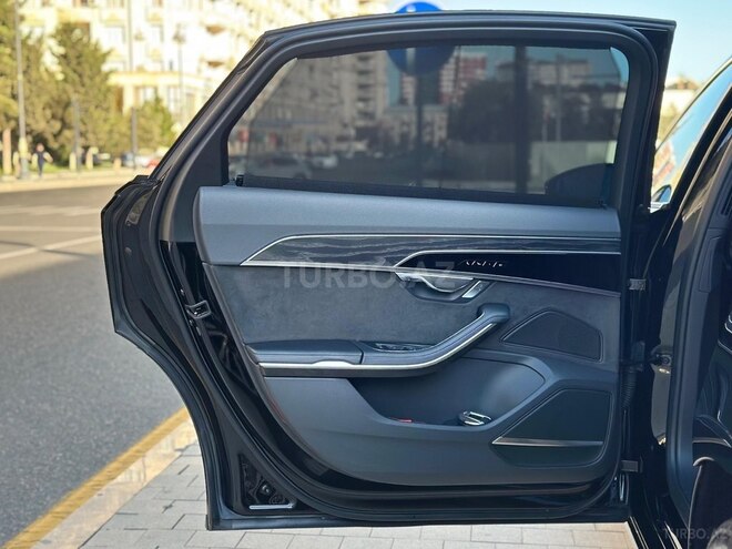 Audi A8-12