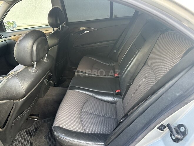Mercedes E 270 2002, 235,000 km - 2.7 l - Bakı
