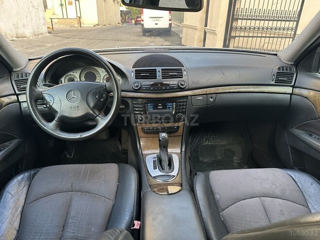 Mercedes E 270 2002, 235,000 km - 2.7 l - Bakı