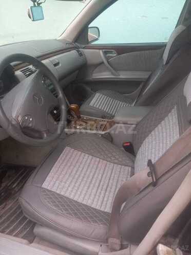 Mercedes E 320 2000, 350,000 km - 3.2 l - Qəbələ