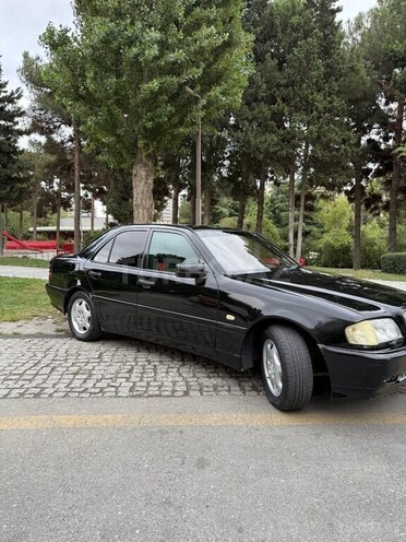 Mercedes C 220 1999, 288,000 km - 2.2 л - Bakı