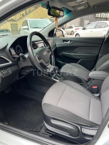Hyundai Accent 2018, 100,800 km - 1.6 л - Bakı