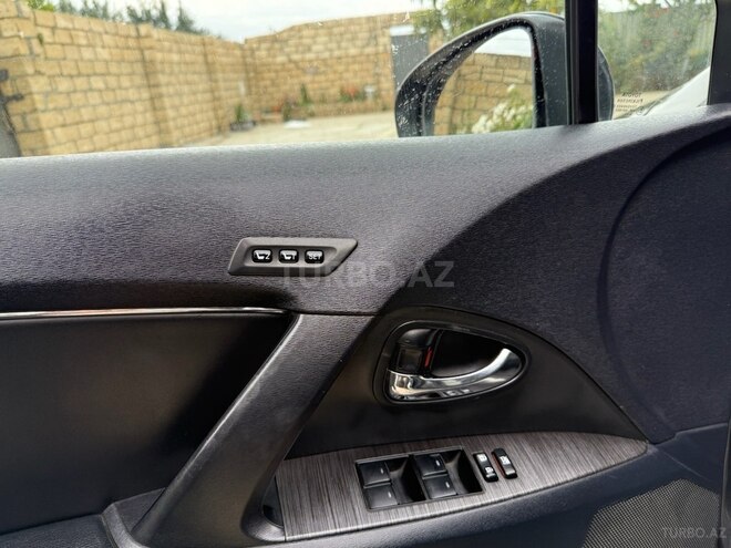 Toyota Avensis 2009, 298,000 km - 2.0 l - Quba