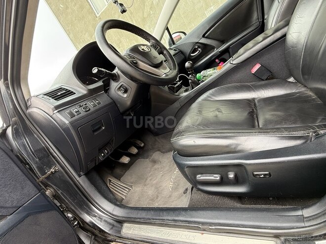 Toyota Avensis 2009, 298,000 km - 2.0 l - Quba