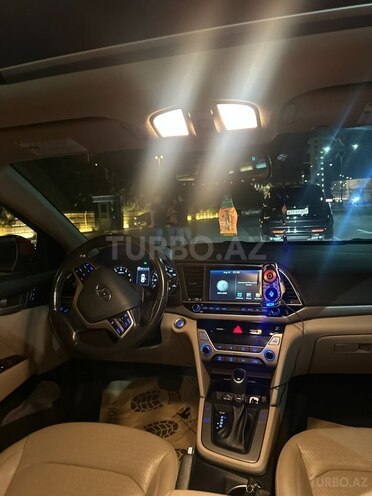 Hyundai Elantra 2018, 88,000 km - 2.0 л - Bakı