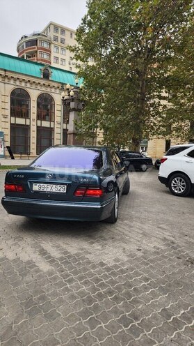 Mercedes E 220 1999, 442,045 km - 2.2 l - Gəncə