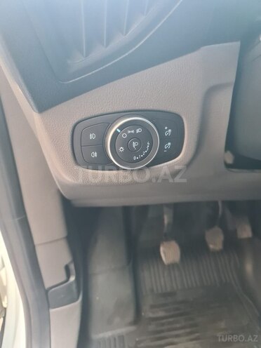 Ford Transit Connect-11