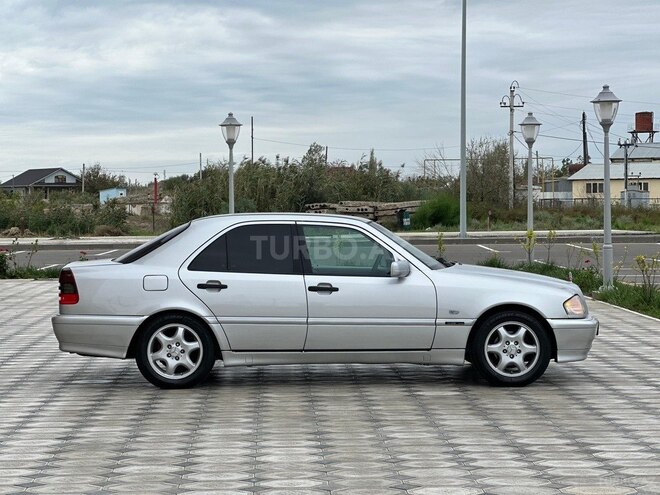 Mercedes C 180 2000, 386,000 km - 1.8 l - Saatlı