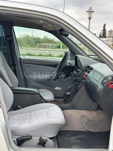 Mercedes C 180 2000, 386,000 km - 1.8 l - Saatlı