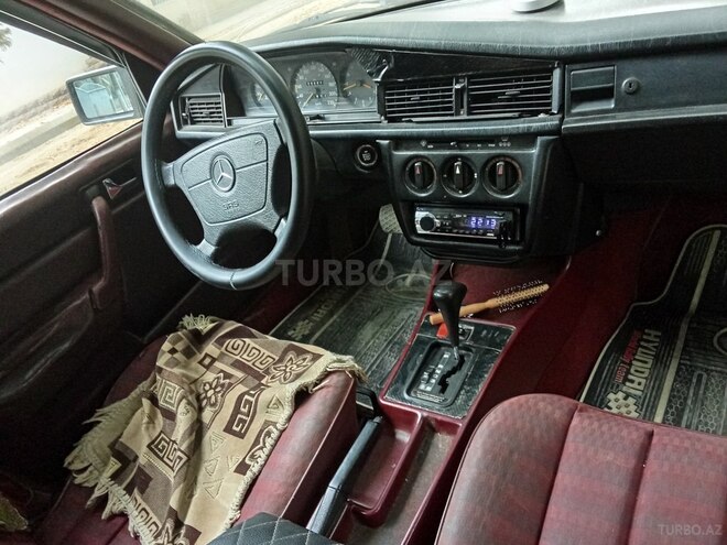 Mercedes 190 1990, 235,235 km - 2.0 l - Salyan
