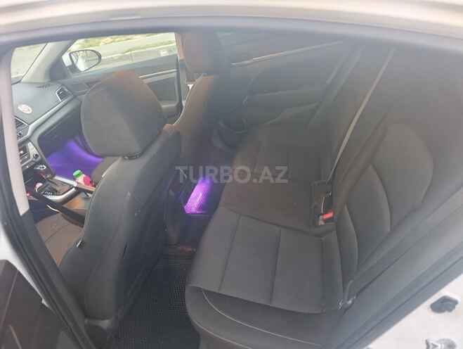 Hyundai Elantra 2018, 298,855 km - 2.0 л - Bakı